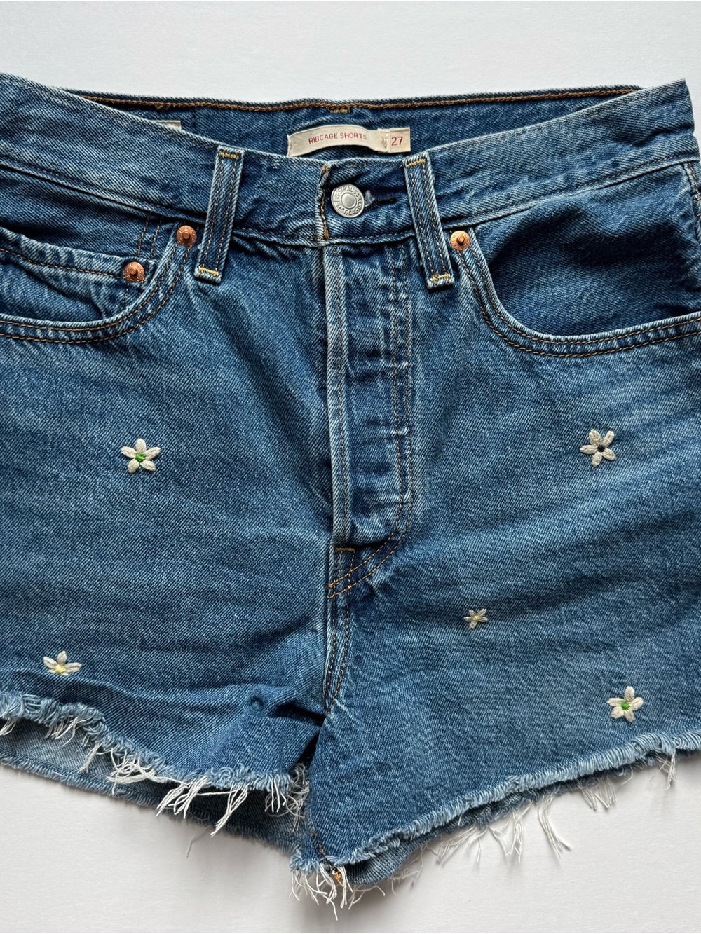 Levi’s Floral Embroidered Denim Shorts Boho Y2K Cottagecore